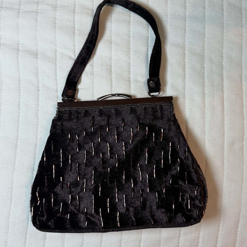 Vintage Black Velvet Beaded Evening Bag with Kiss Lock Closure - Picture 2 of 8